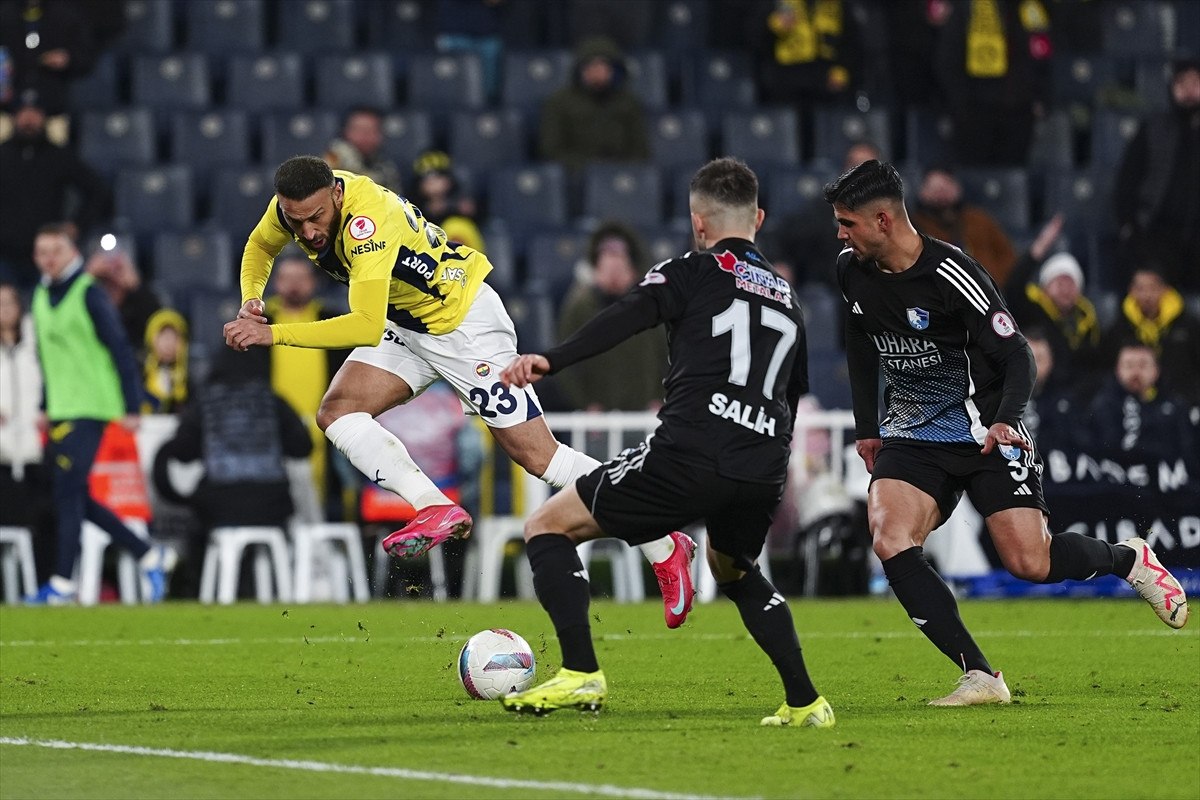 Fenerbahçe, Erzurumspor FK'yı 5-0 Mağlup Etti