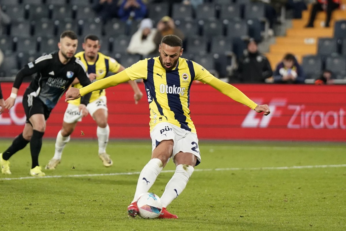 Fenerbahçe, Erzurumspor FK'ya 5-0'lık Farkla Galip Geldi