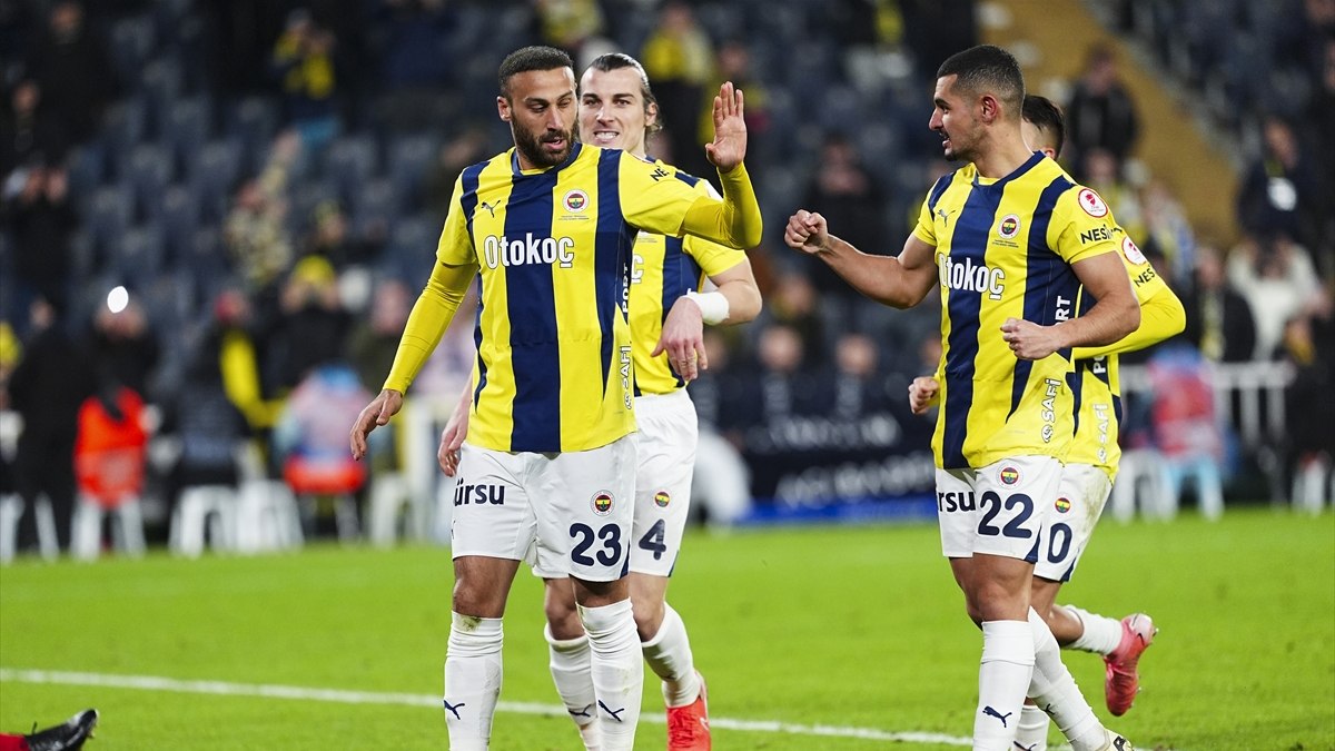 Fenerbahçe, Erzurumspor FK karşısında 5-0'lık etkileyici bir galibiyet elde ederek