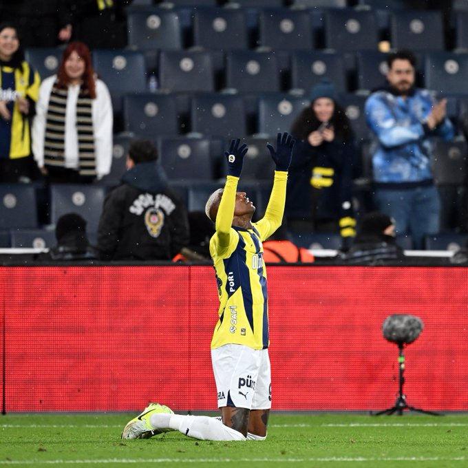 Fenerbahçe, Erzurumspor FK'yı Talisca'nın Golüyle Geçti