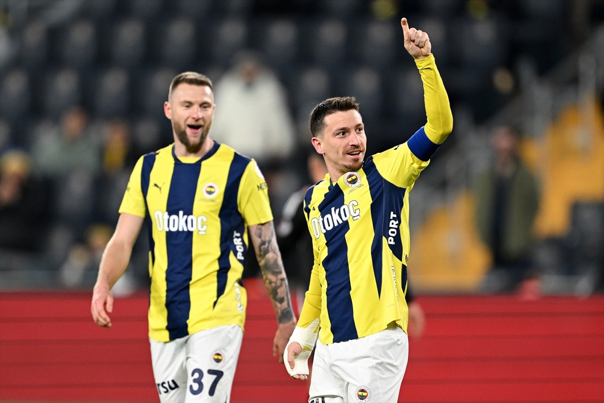 Fenerbahçe, Erzurumspor'u 5-0 Geçti