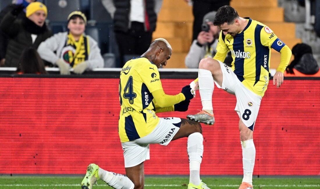Fenerbahçe, Erzurumspor ile oynadığı maçta etkileyici bir performans sergileyerek sahadan
