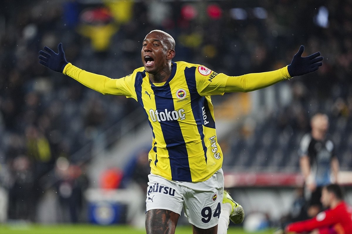 Fenerbahçe, Erzurumspor'u 5-0 Mağlup Etti