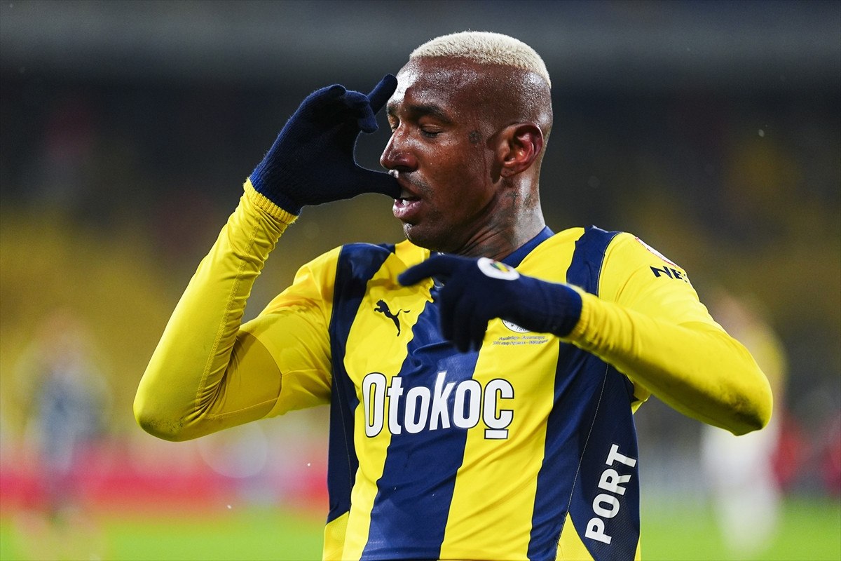 Fenerbahçe, Erzurumspor'u 5-0 Yenerek Önemli Bir Galibiyet Elde Etti