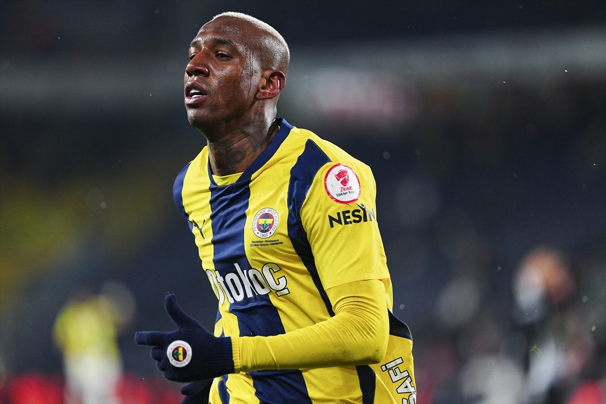 Fenerbahçe, Erzurumspor'u 5-0 Yenerek Önemli Bir Galibiyet Elde Etti