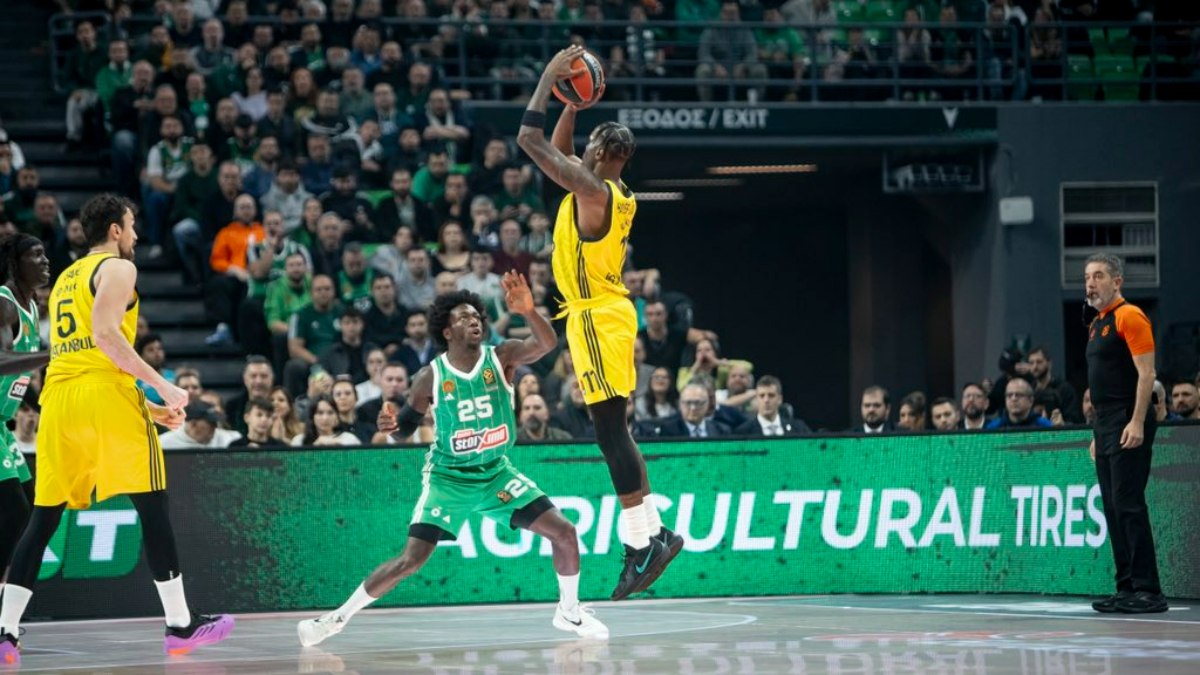 Fenerbahçe, EuroLeague'de Panathinaikos'a karşı beklenmedik bir kayıp yaşadı. Maçın öne