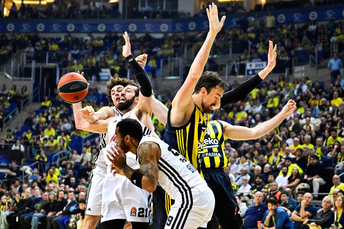 Fenerbahçe, EuroLeague'de Virtus Bologna'yı Yenerek 16. Galibiyetini Aldı
