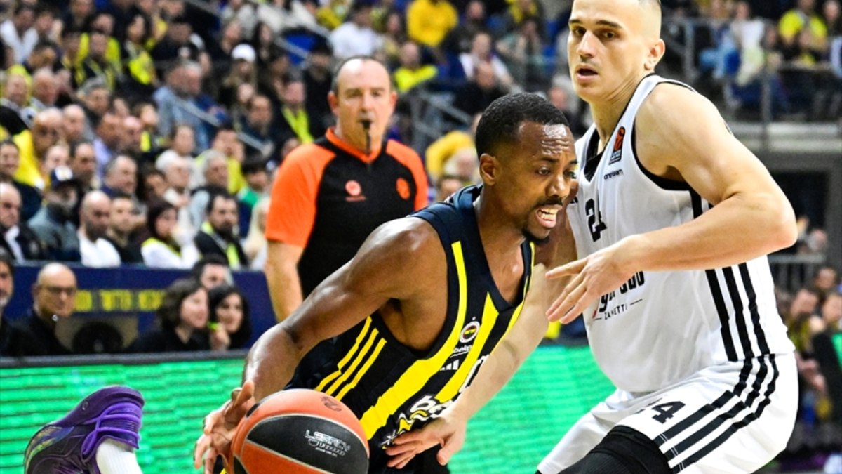 Fenerbahçe, EuroLeague'de Virtus Bologna'yı 95-81 yenerek sezonun 16. galibiyetini aldı.