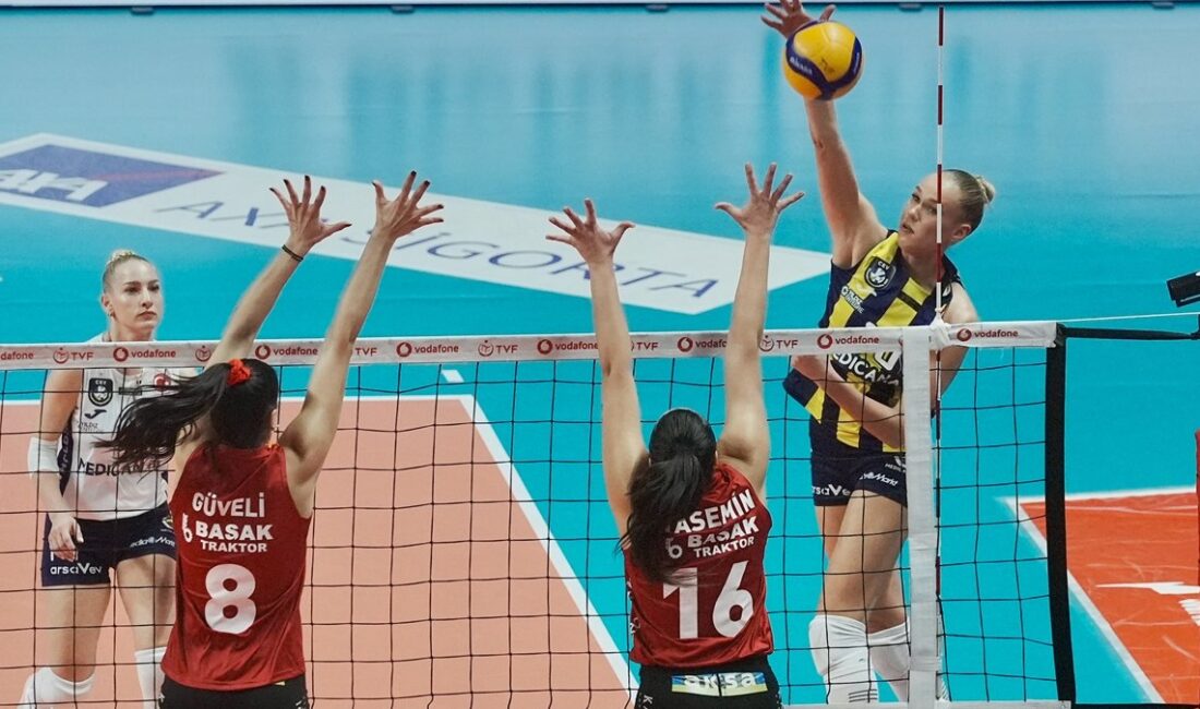 Fenerbahçe, büyük derbide Galatasaray'ı 3-0 mağlup ederek önemli bir galibiyet