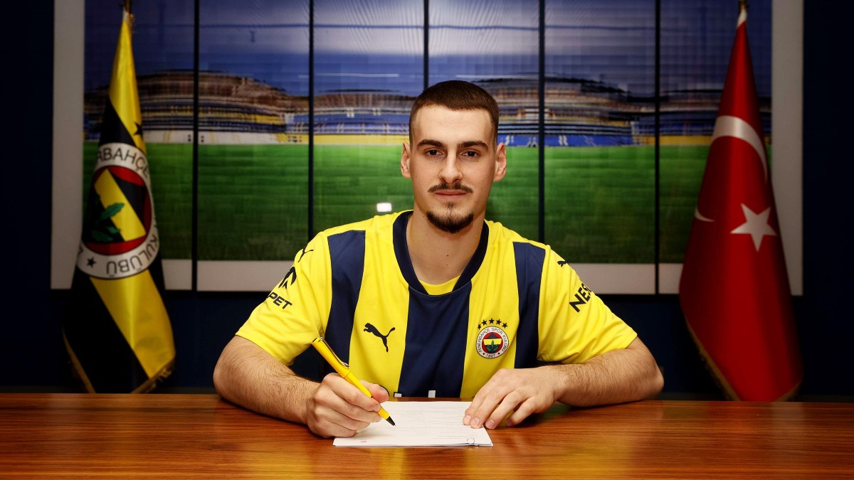 Fenerbahçe, genç yetenek Ognjen Mimovic'i transfer ederek kadrosunu güçlendirdi. Sırp