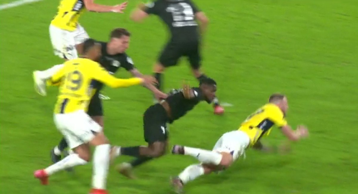 Fenerbahçe - Rizespor Maç Özeti: Penaltı ve Kırmızı Kart Drama