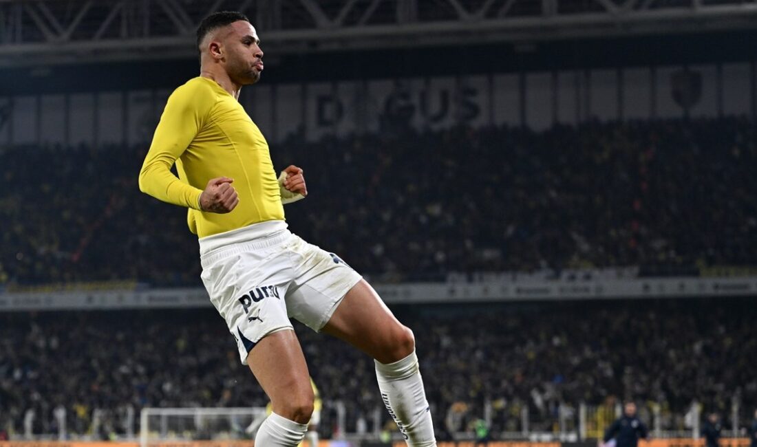 Fenerbahçe, Rizespor'u 3-2 mağlup ederek puan cetvelinde öne geçti. Maçın