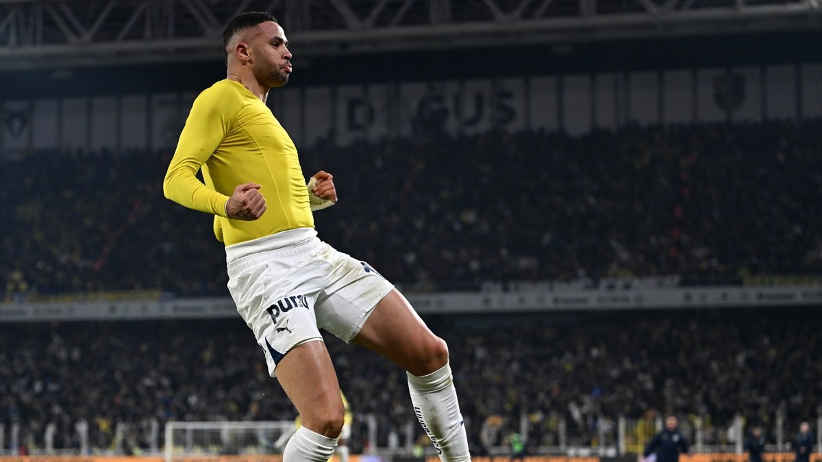 Fenerbahçe, Rizespor'u 3-2 mağlup ederek puan cetvelinde öne geçti. Maçın