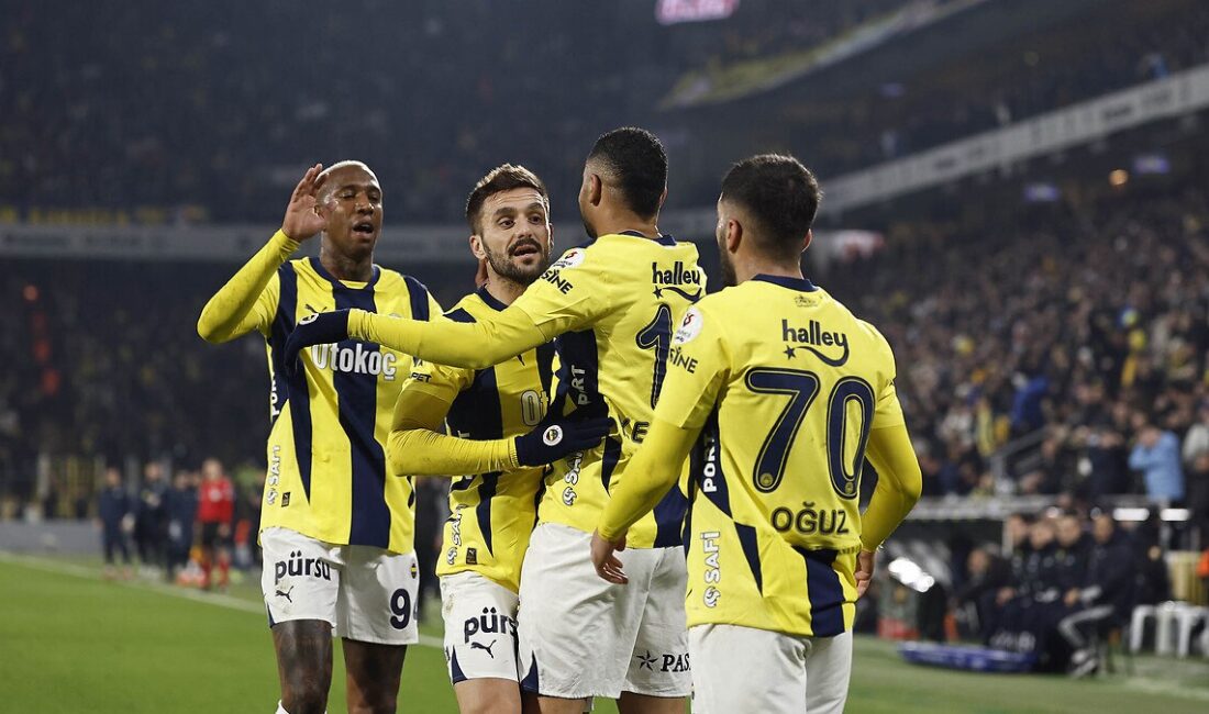 'Savunma futbolu oynatıyor' diye eleştirilen Jose Mourinho'nun Fenerbahçe'si 38 resmi