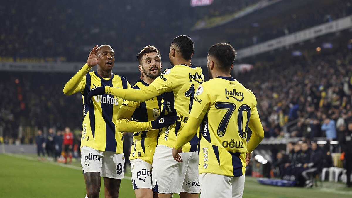 'Savunma futbolu oynatıyor' diye eleştirilen Jose Mourinho'nun Fenerbahçe'si 38 resmi