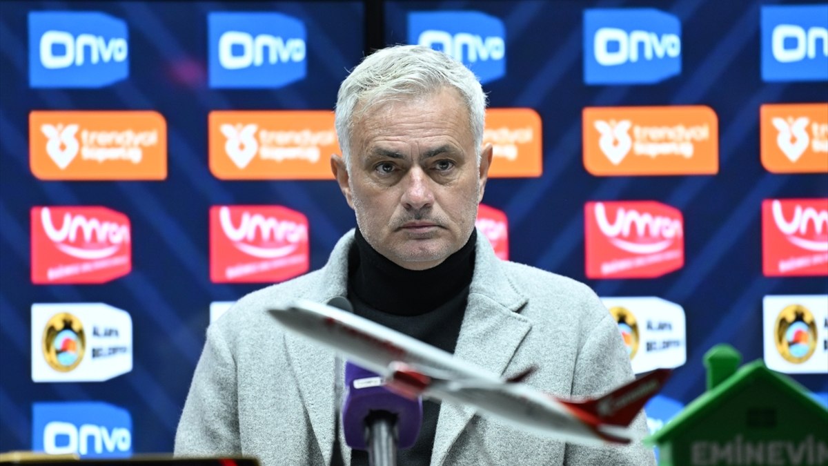 Fenerbahçe'de savunma krizi! Takımda yaşanan sakatlıklar, sezon hedeflerini tehdit ediyor.