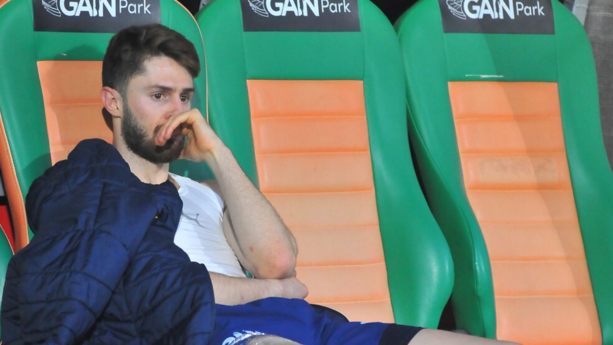 Fenerbahçe'de savunma krizi ve sakatlıklar, takımın performansını etkiliyor. Bu yazıda,