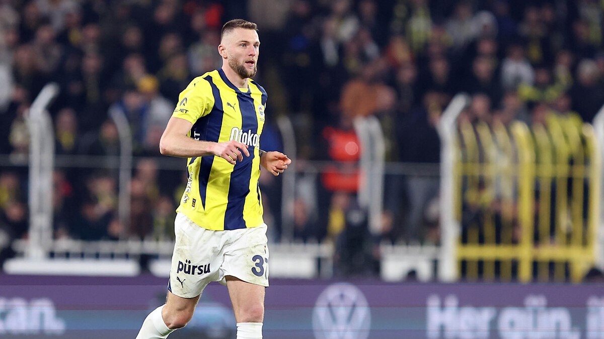 Fenerbahçe'de stoper krizi ve sakatlıklar, takımın savunma gücünü sarsıyor. Bu