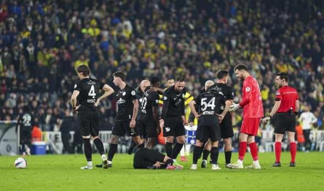 Fenerbahçe'nin dramatik zaferi, Çaykur Rizespor'u 3-2 yenerek geri dönüşü simgeliyor.