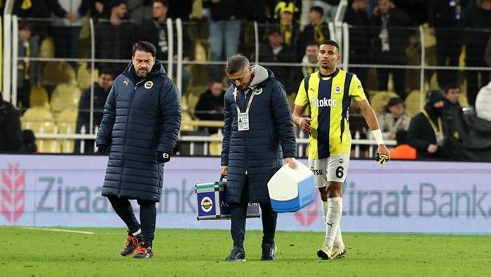 Fenerbahçe'nin Erzurumspor Maçında Yaşanan Skandal ve Tepkiler