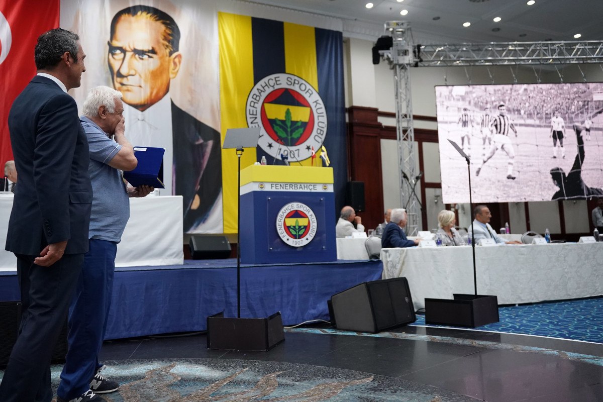 Fenerbahçe'nin Eski Milli Futbolcusu Ogün Altıparmak Hayatını Kaybetti