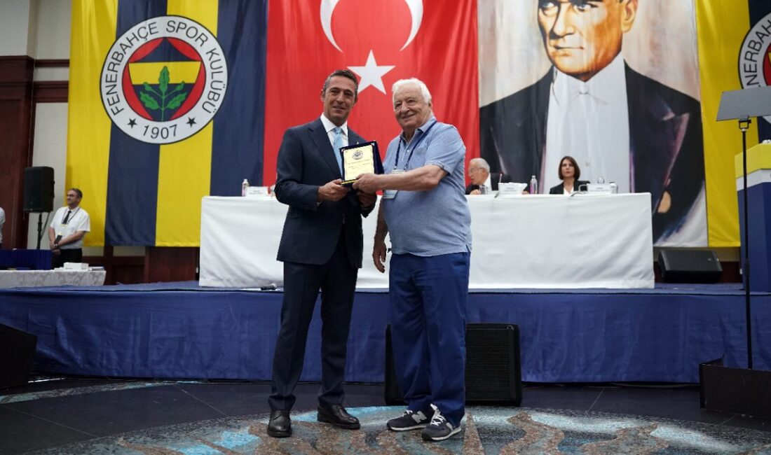 Fenerbahçe'nin eski milli futbolcusu Ogün Altıparmak, geçirdiği sağlık sorunları nedeniyle