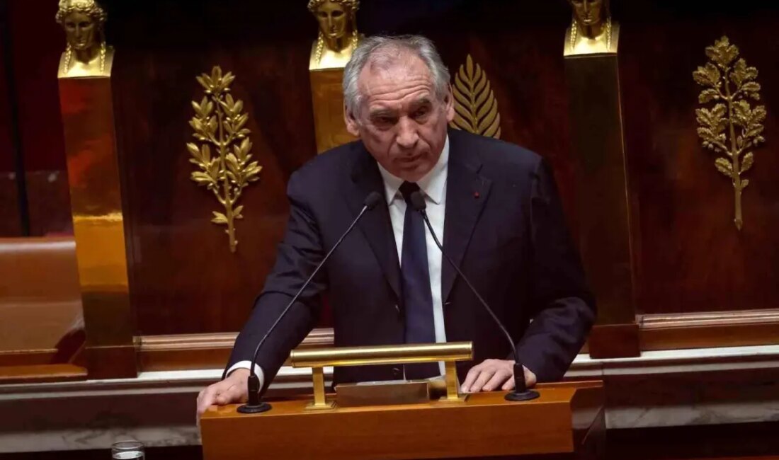 Fransa'da Bayrou hükümetine yönelik sunulan gensoru önergesi, Meclis'te yapılan oylamada