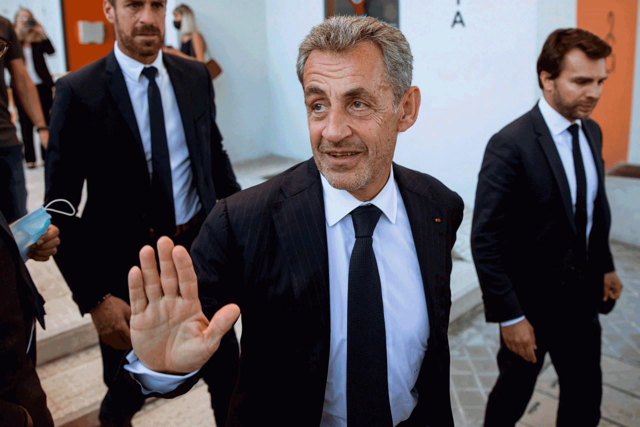 Fransa'da Sarkozy'ye Elektronik Kelepçe Takıldı
