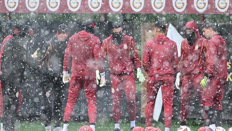 galatasaray agir kar yagisi altinda taktik calisti az alkmaar macina hazir 0 N9P6ferE