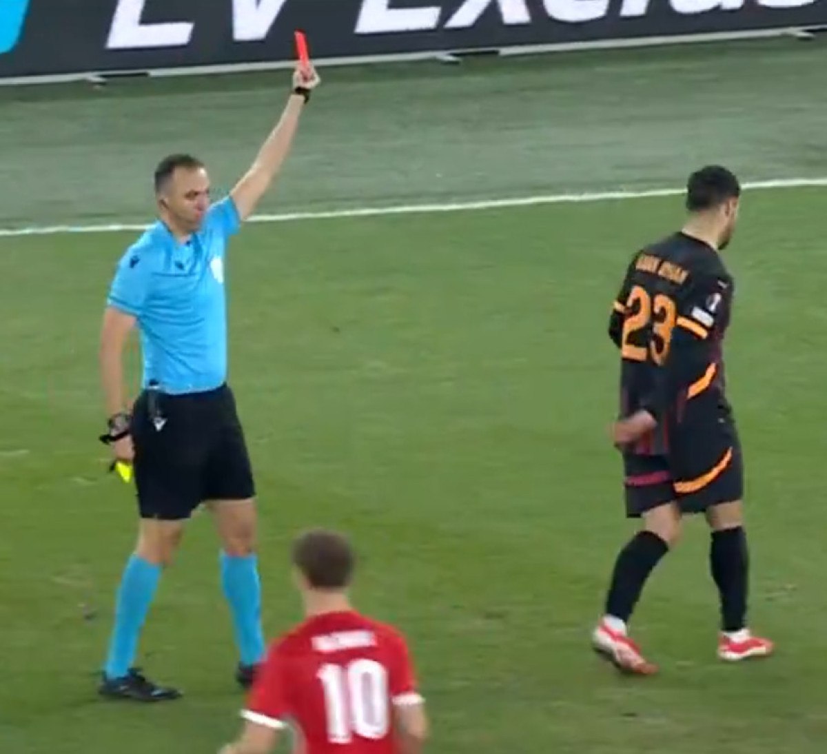Galatasaray, AZ Alkmaar ile Play-off Turu Maçında Kaan Ayhan'ı Kaybetti
