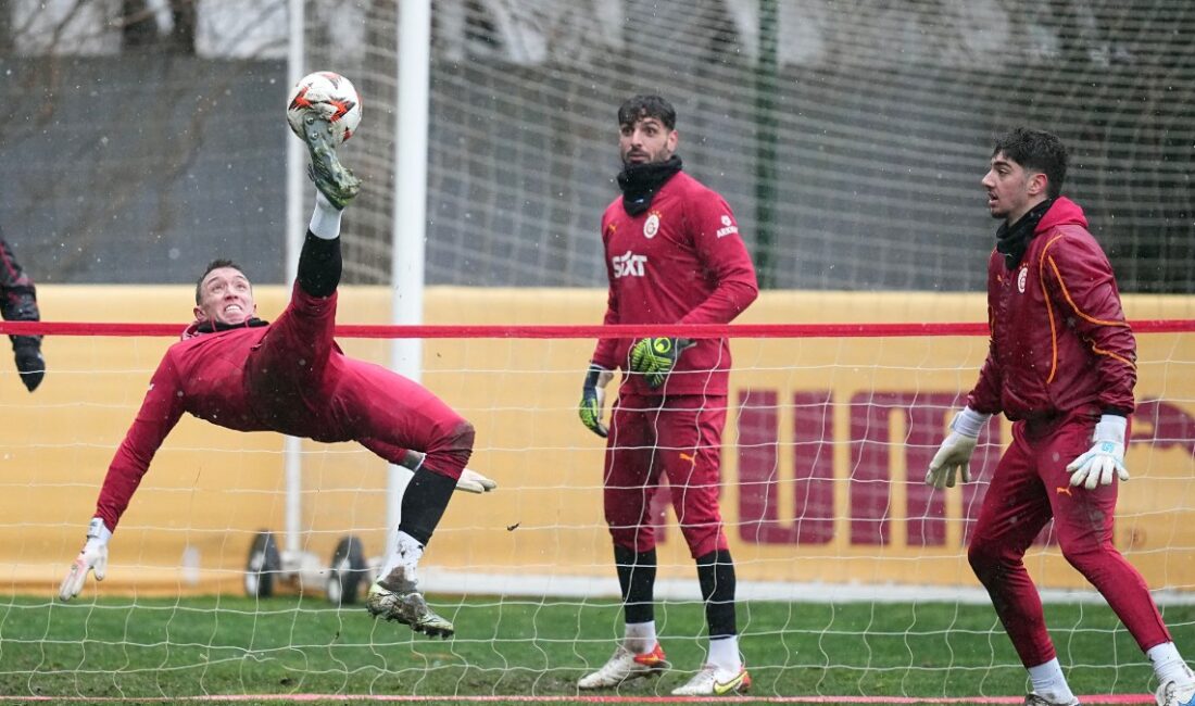 Galatasaray, AZ Alkmaar ile karşılaşacağı kritik maç için hazırlıklarını sürdürüyor.