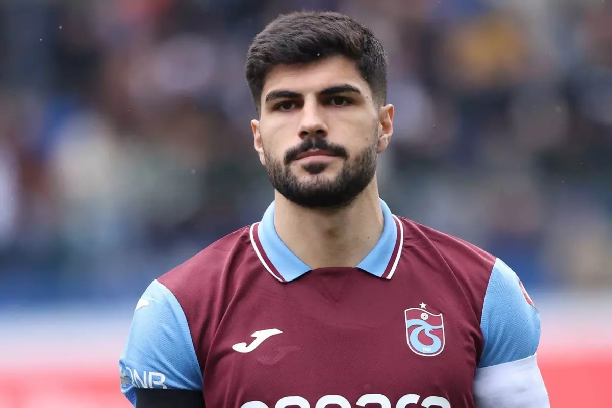 Galatasaray, genç yetenek Eren Elmalı'yı Trabzonspor'dan transfer ederek kadrosuna kattı.