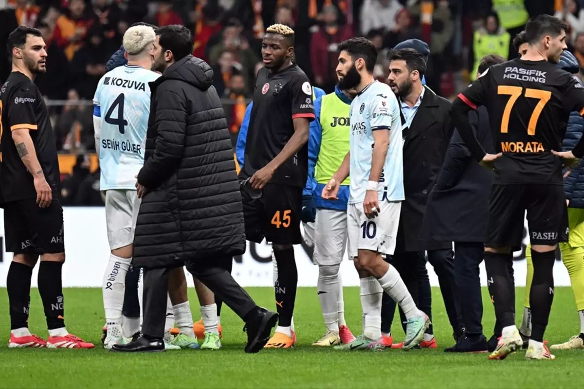 Merkez Hakem Kurulu, derbiyi Sloven hakem Slavko Vincic'in yöneteceğini açıkladı.