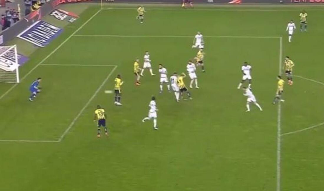 Galatasaray, Gaziantep FK'yi 1-0 mağlup etti. Maçta Ahmed Kutucu'nun attığı
