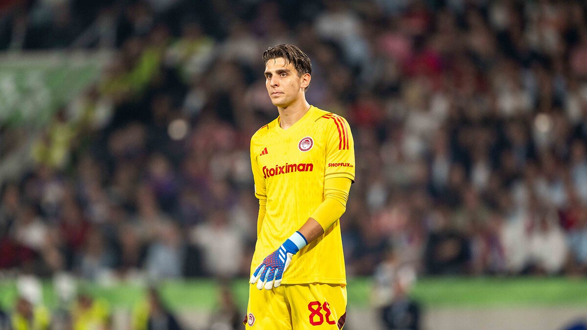 Galatasaray, Yunan kaleci Konstantinos Tzolakis'i transfer hedefleri arasında değerlendiriyor. Genç