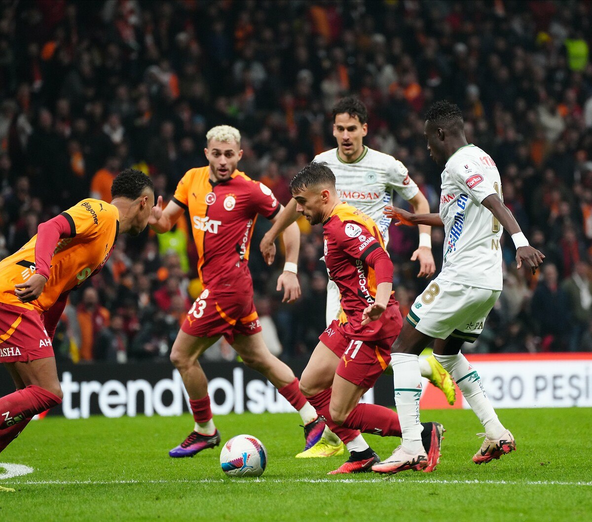 Galatasaray'da Sözleşme Görüşmeleri: Yunus Akgün ve Barış Alper Yılmaz
