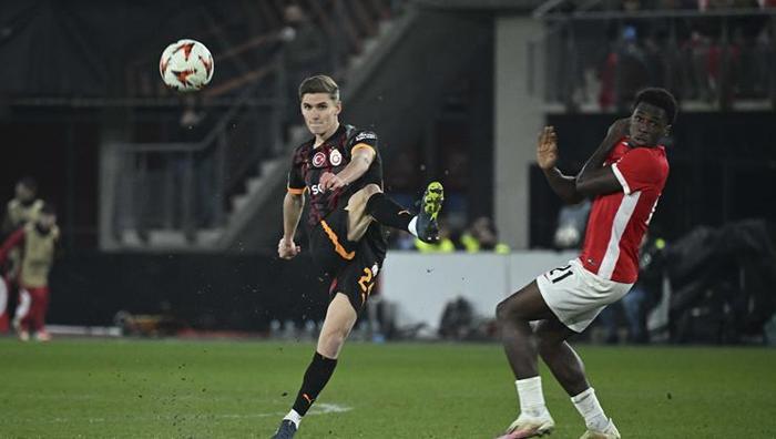 Galatasaray'ın AZ Alkmaar'a 4-1 Mağlup Olduğu Avrupa Ligi Maçı