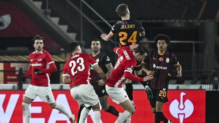 Galatasaray'ın AZ Alkmaar'a 4-1 Mağlup Olduğu Avrupa Ligi Maçı