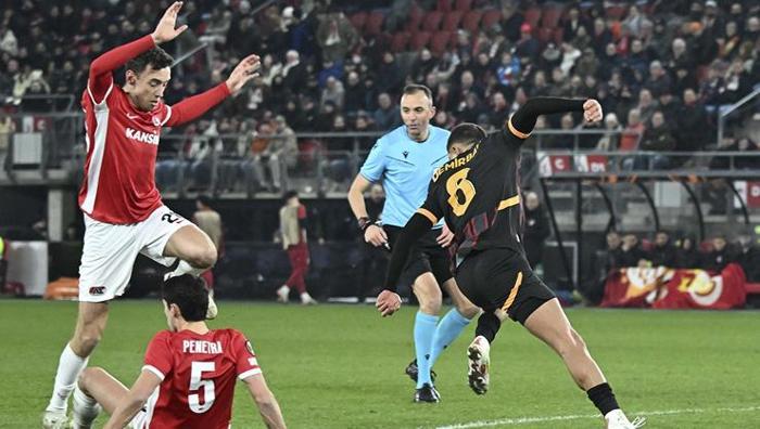 Galatasaray'ın AZ Alkmaar'a 4-1 Mağlup Olduğu Avrupa Ligi Maçı