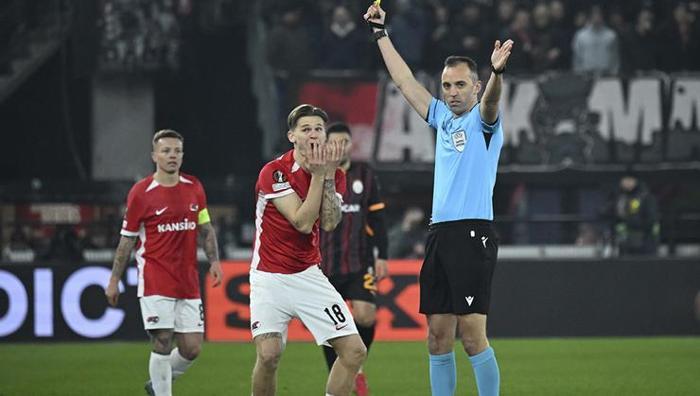 Galatasaray'ın AZ Alkmaar'a 4-1 Mağlup Olduğu Avrupa Ligi Maçı