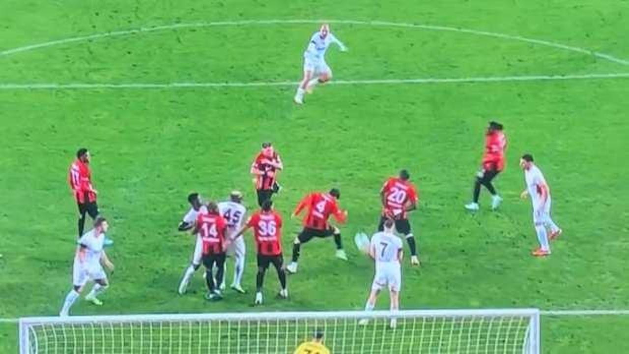 Gaziantep FK ile Galatasaray arasında oynanan maçta yaşanan tartışmalı pozisyonları