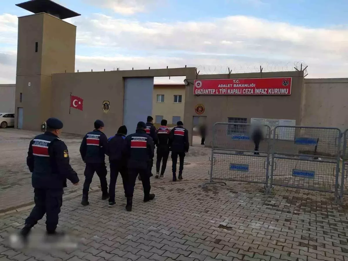 Gaziantep'te gerçekleştirilen operasyonda 59 şüpheli dolandırıcılık faaliyetleri nedeniyle yakalandı. Detaylar