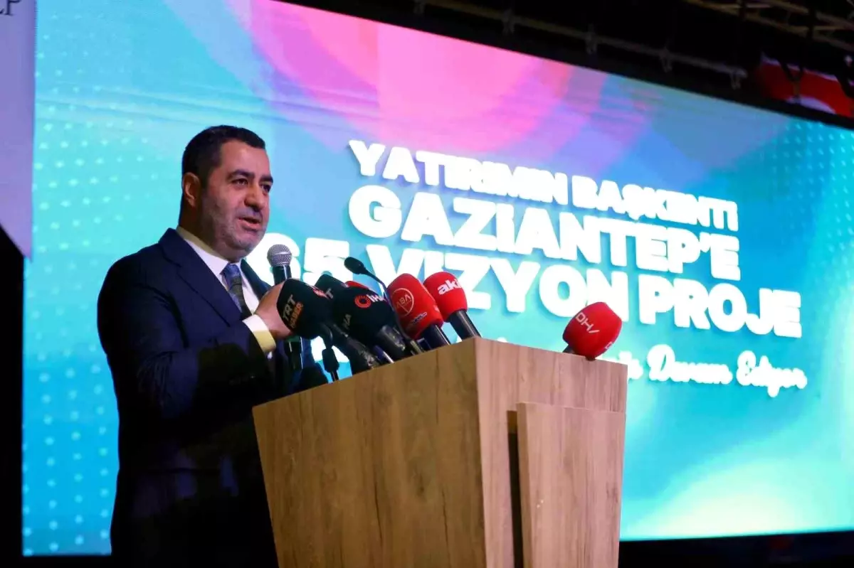 Gaziantep'te gerçekleştirilen etkinlikte, 65 vizyon projesinin tanıtımı yapıldı. Şehirdeki gelişim