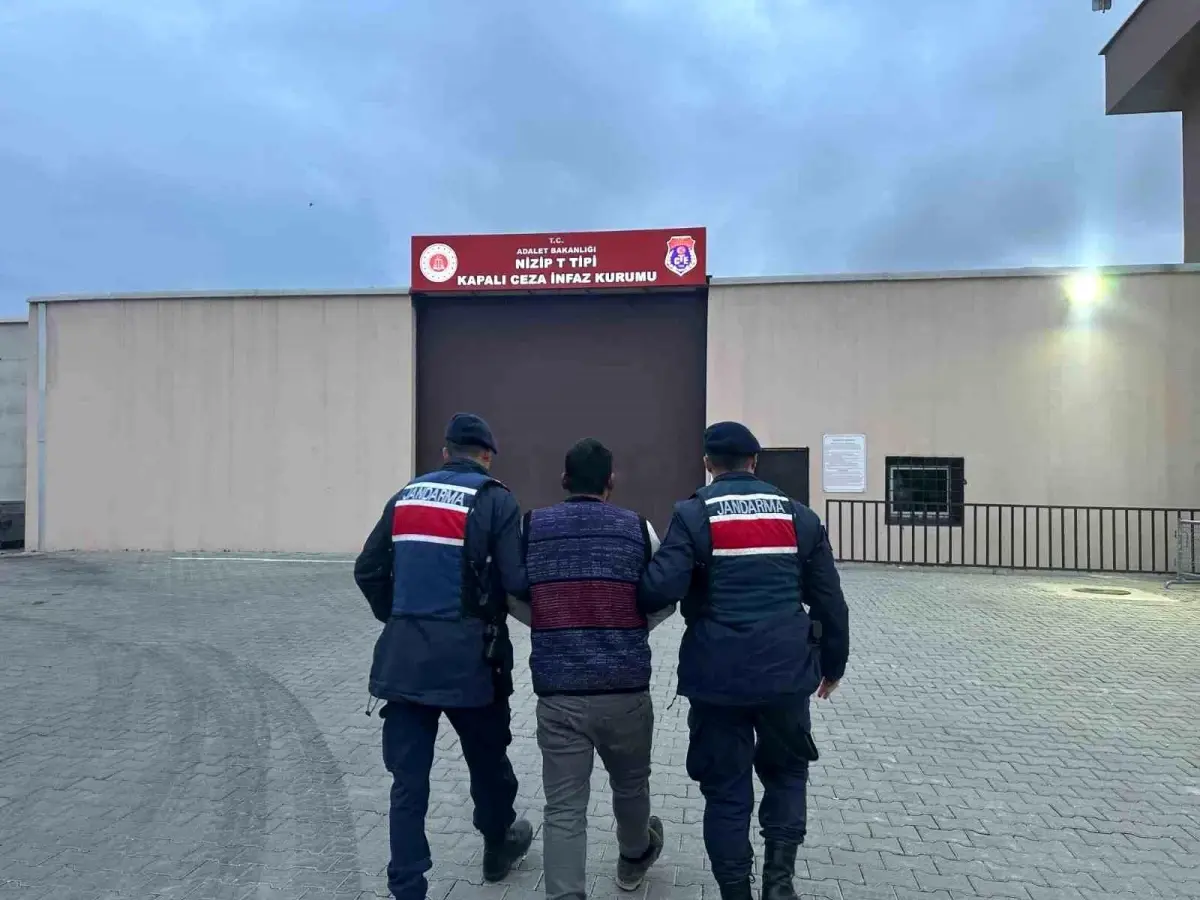 Gaziantep'te gerçekleştirilen başarılı bir operasyonda, uyuşturucu kaçakçısı yakalandı. Olayla ilgili