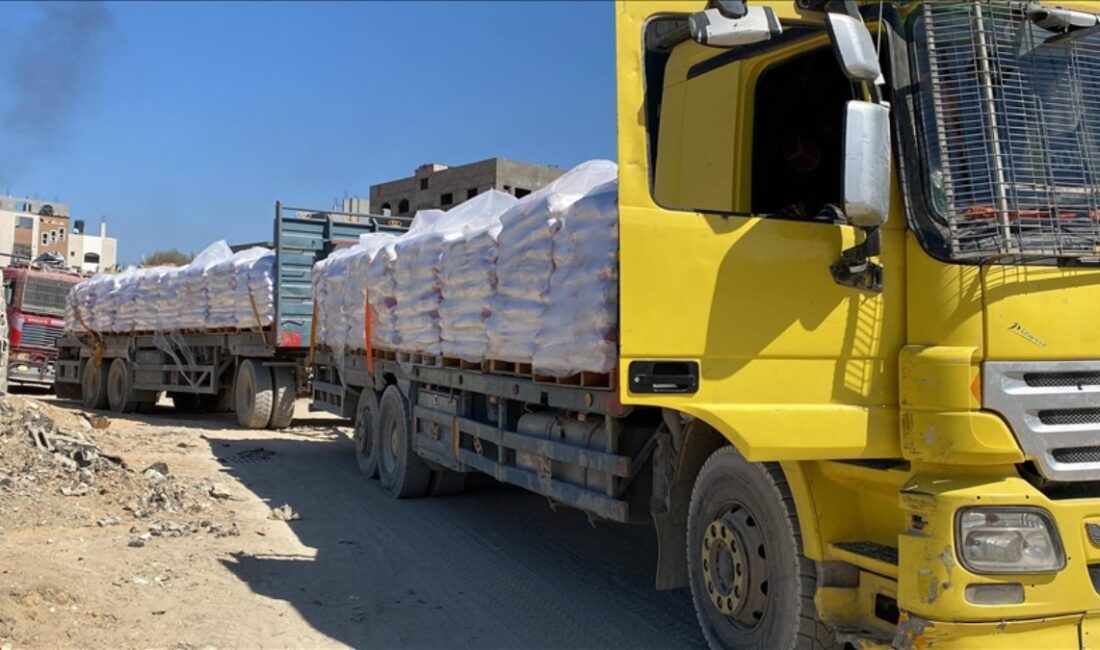 Gazze'ye yardım tırlarının girişi sürüyor. İnsani yardımlar, bölgedeki ihtiyaç sahiplerine