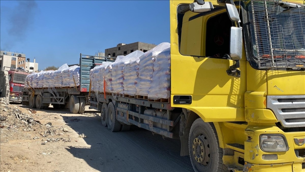 Gazze'ye yardım tırlarının girişi sürüyor. İnsani yardımlar, bölgedeki ihtiyaç sahiplerine