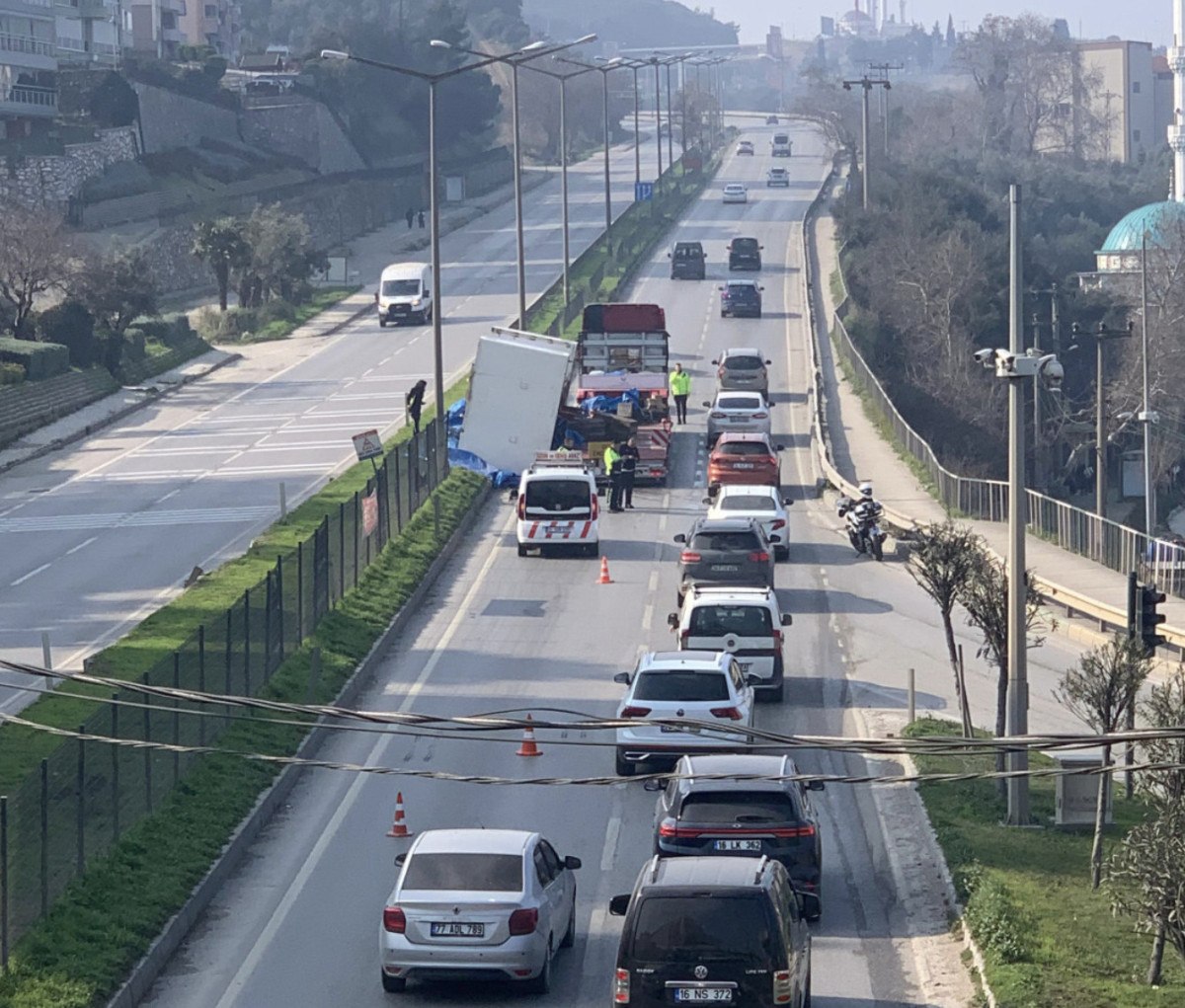 DHA Gemlik-Bursa Kara Yolunda İlginç Kaza