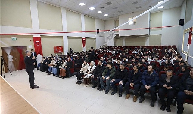 Genç Bakış Programı ile geleceğin mimarlarıyla bir araya gelin. Yenilikçi