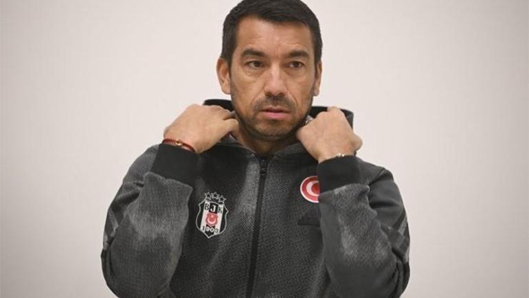 Giovanni van Bronckhorst'un Futbol Kariyeri ve Gelecek Planları