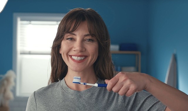 Gökçe Bahadır, Sensodyne Klinik Beyazlık Serisi'nin yeni yüzü oldu! Diş